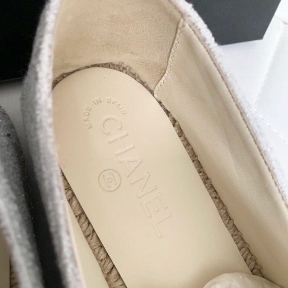 SOLD-Chanel White Black Captoe CC Logo Espadrilles - Picture 4 of 7